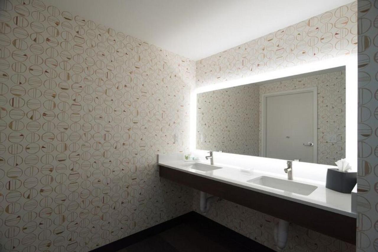 Holiday Inn Lexington - Hamburg By Ihg Esterno foto